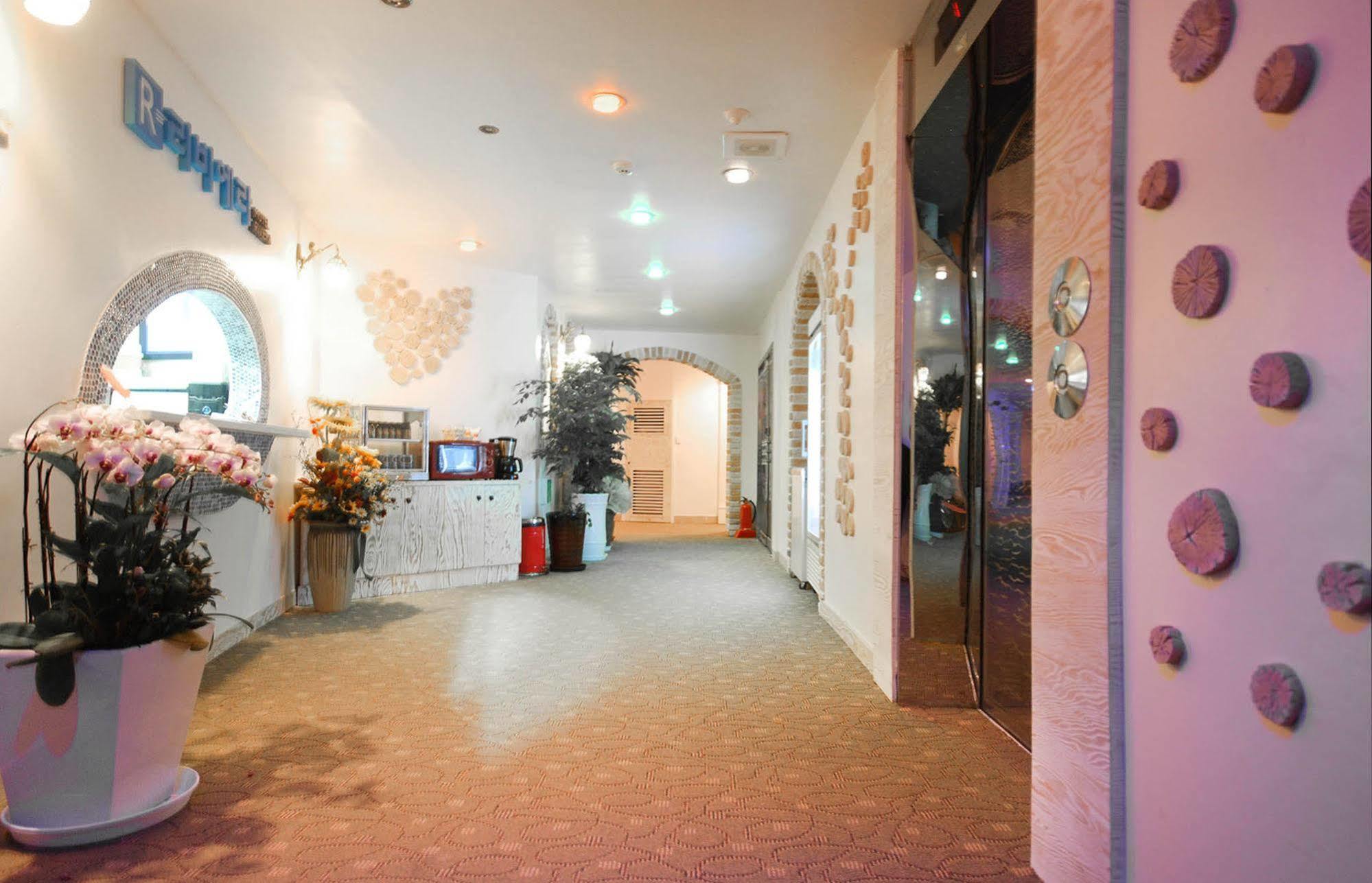 Riviera Motel Goyang Exterior photo